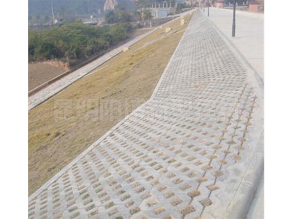 昆明植草磚在環(huán)境保護(hù)方面有何作用？昆明陽(yáng)博水泥制品廠家來告訴您！