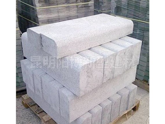 路沿石施工中如何保證平整度？昆明陽博水泥分享